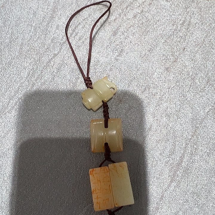 玉***和田玉（糖玉）未镶嵌颈饰