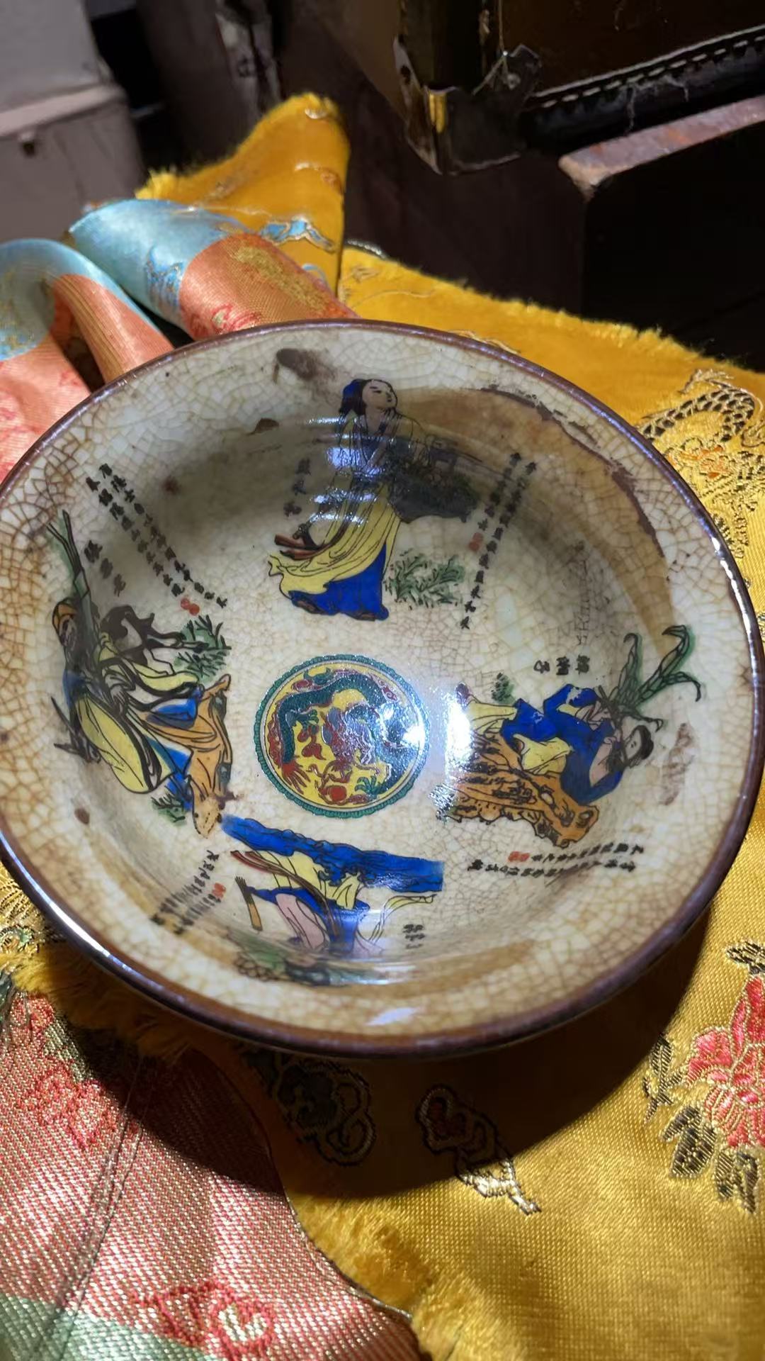 八图瓷碗特色摆件