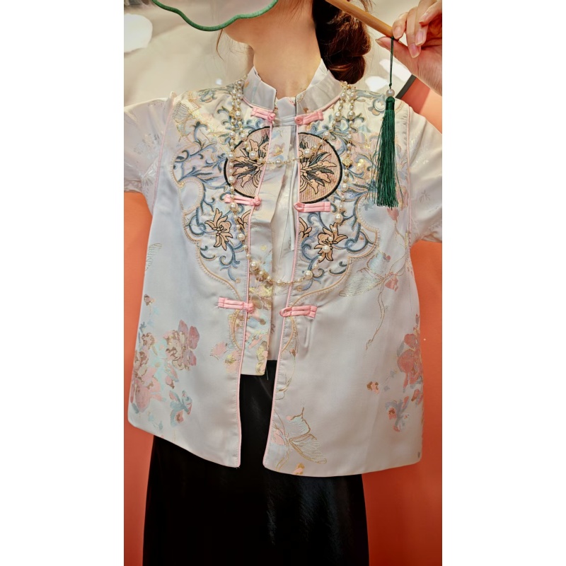 司晨春季提花马甲复古盘扣刺绣短款新中式国风马甲立领百搭