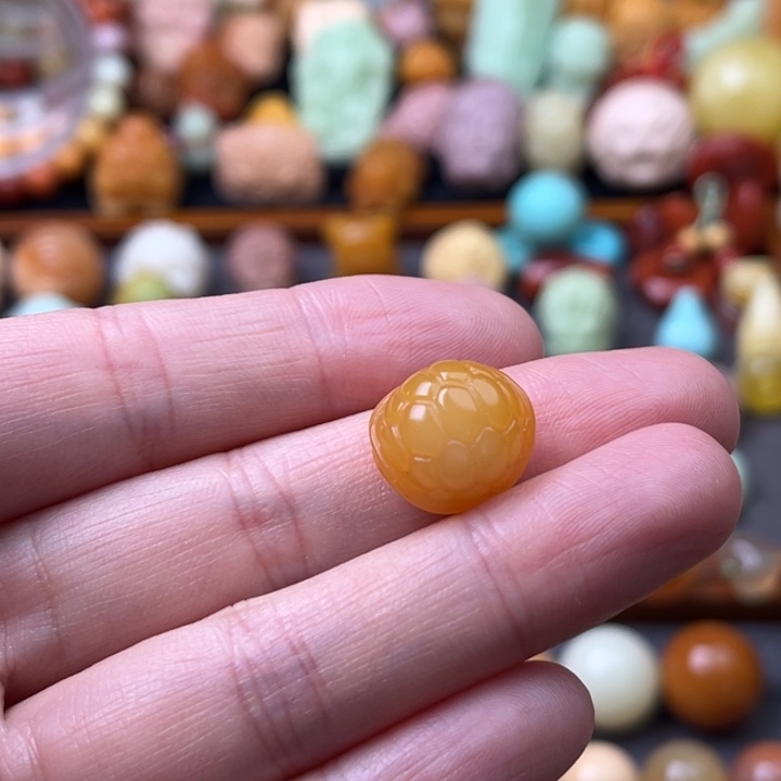 石英质玉（缅黄）未镶嵌珠宝半成品富甲