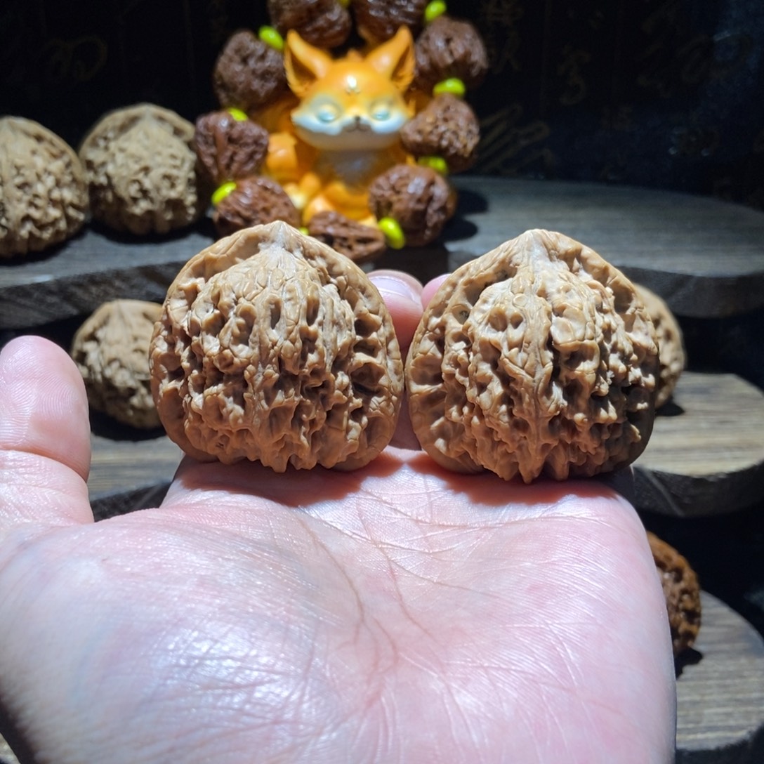 一***行文玩核桃把件涿鹿南将石