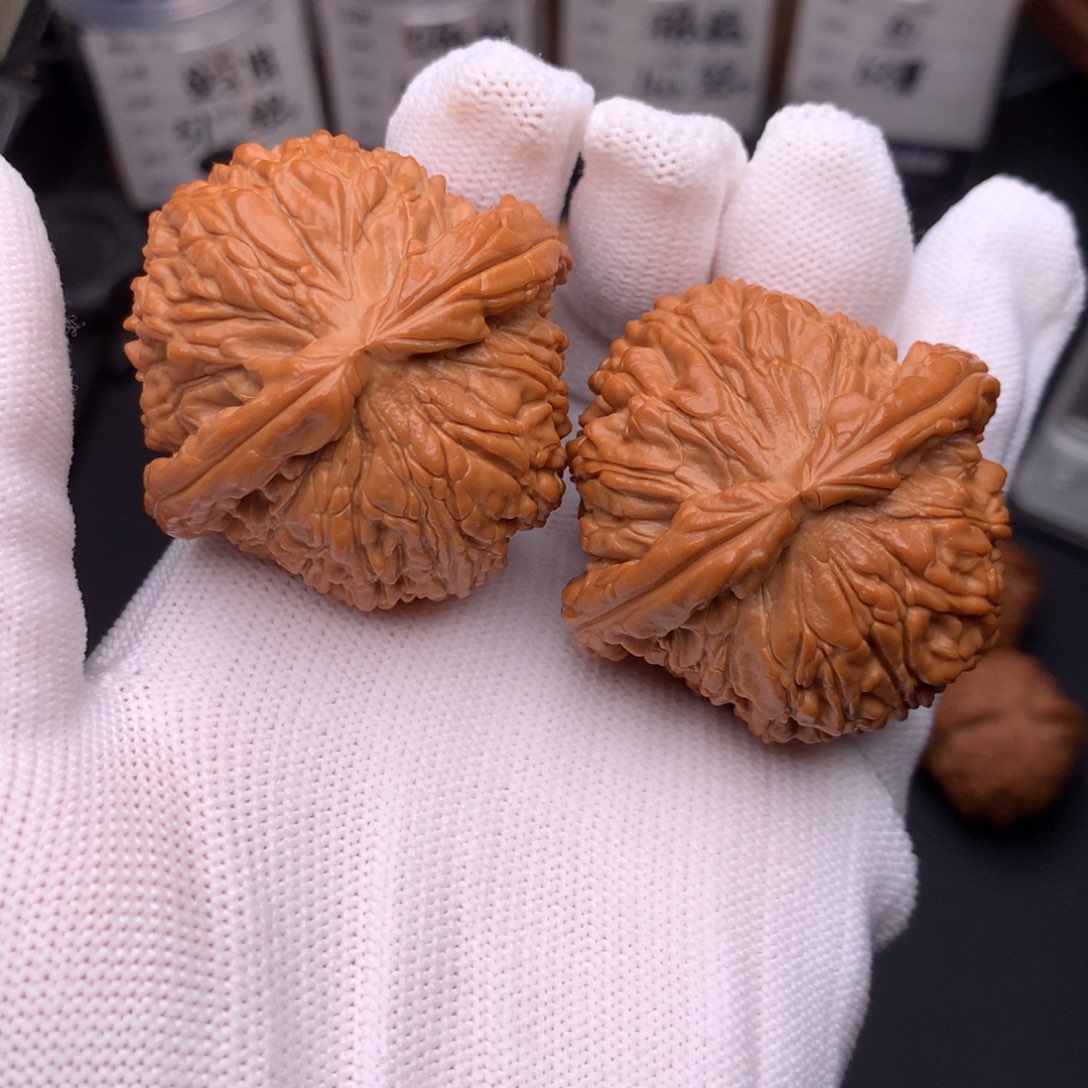 文玩核桃吊坠44球白