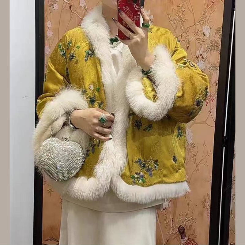 新中式真兔毛边加棉棉服2025年女黄色圆领直筒通勤外套名媛风123