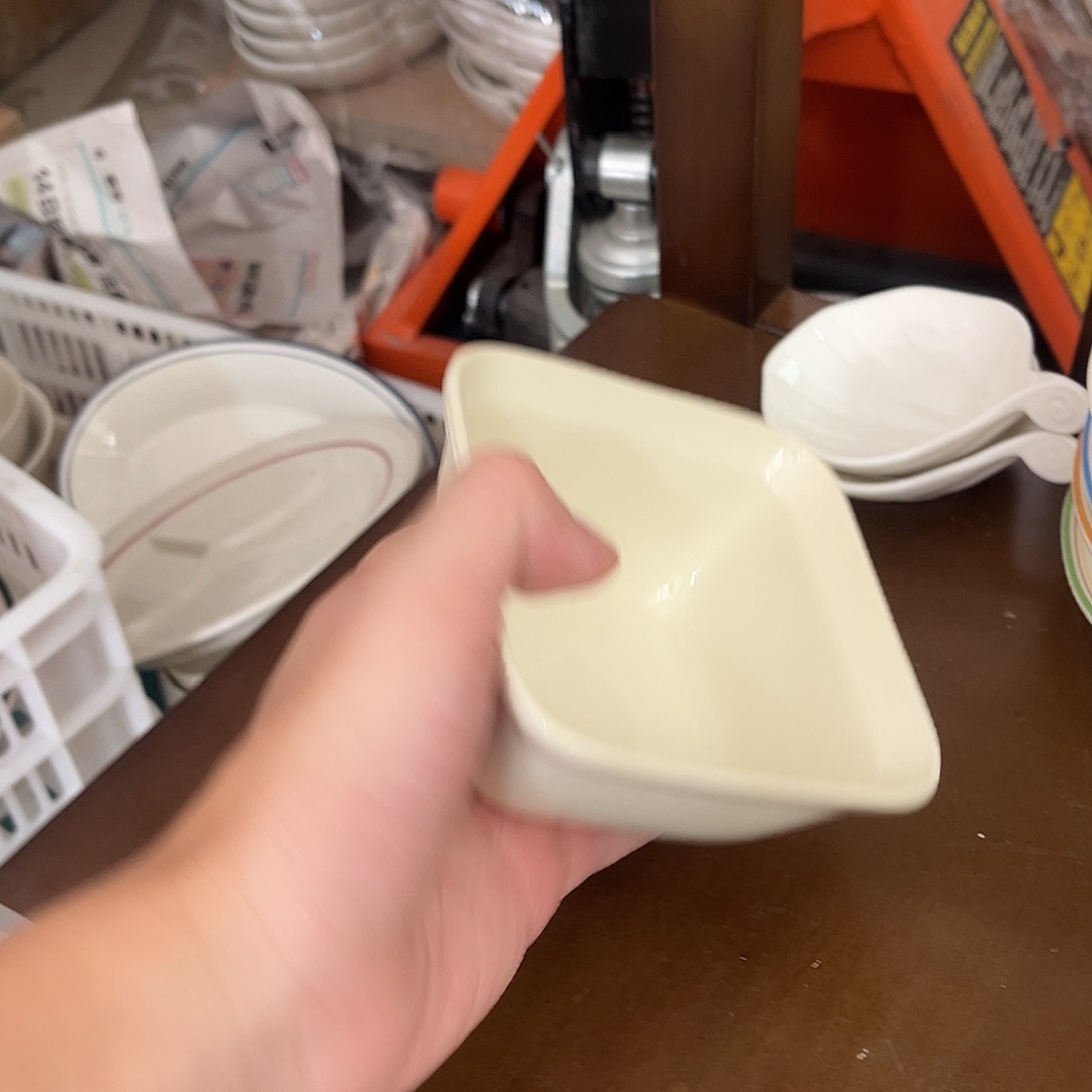 陶瓷奶油黄色4.25寸方形点心碗