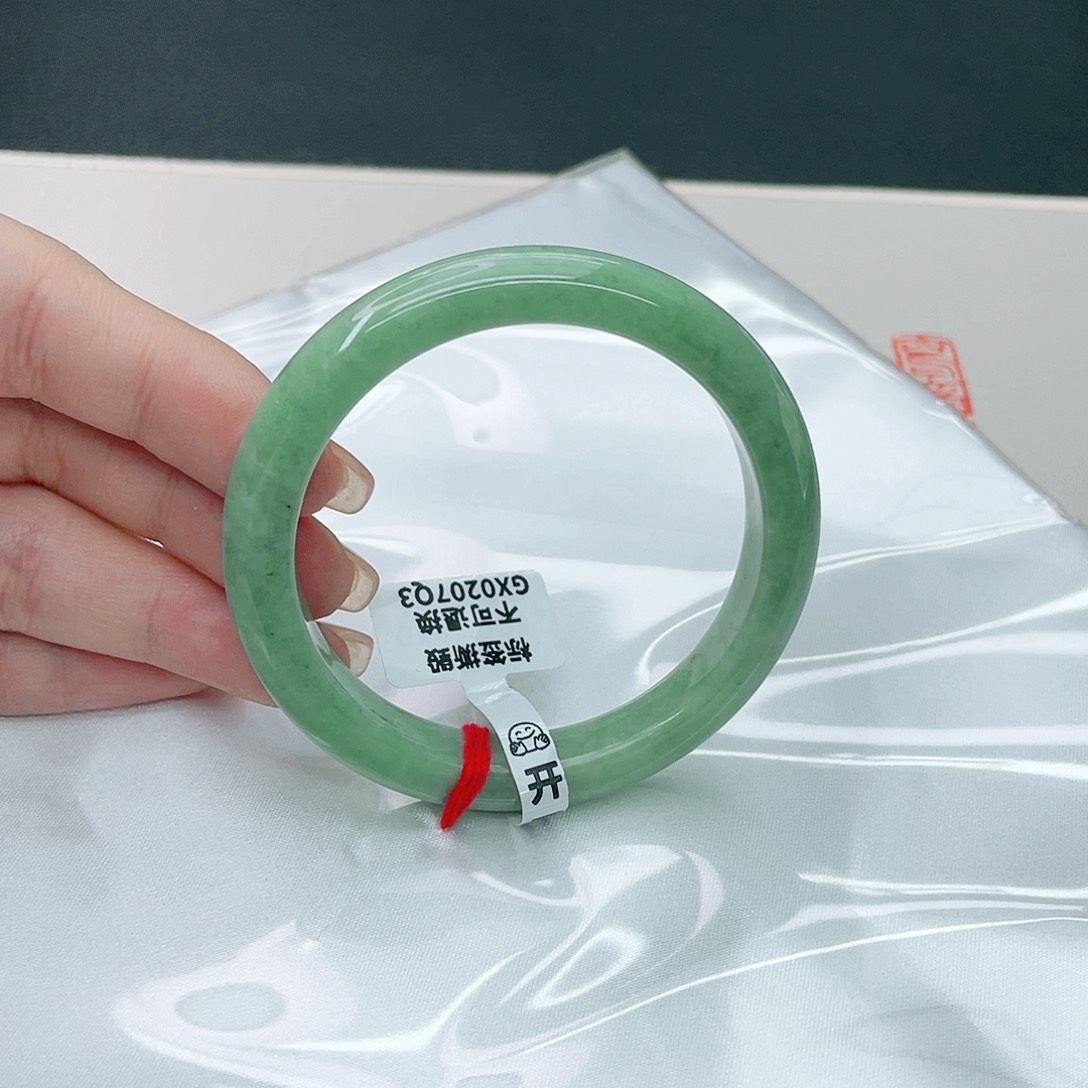 翡翠手镯未镶嵌正54