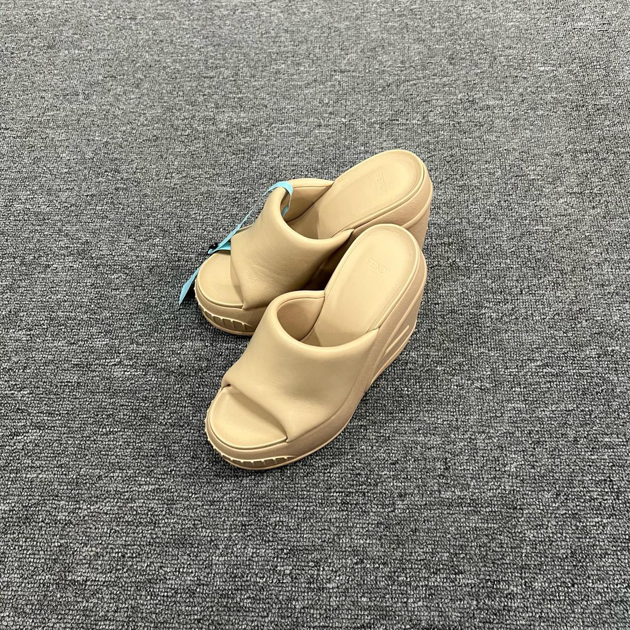 95新 FENDI/芬迪 米粉色恨天高跟凉拖 37码/98新/无配件