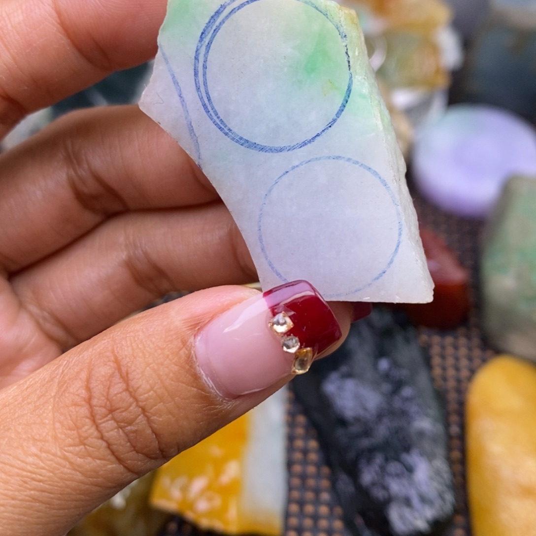 翡翠颈饰未镶嵌翡翠