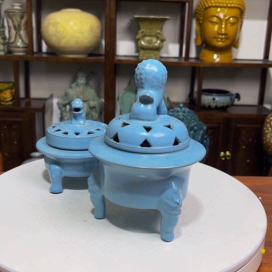 摆件汝窑熏炉摆件。