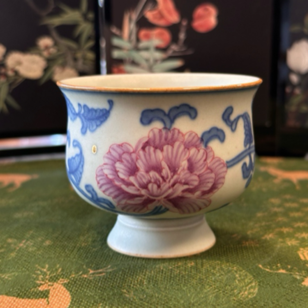 【素谷蘭兮】双线青花缠枝开窗斗彩牡丹高足主人杯