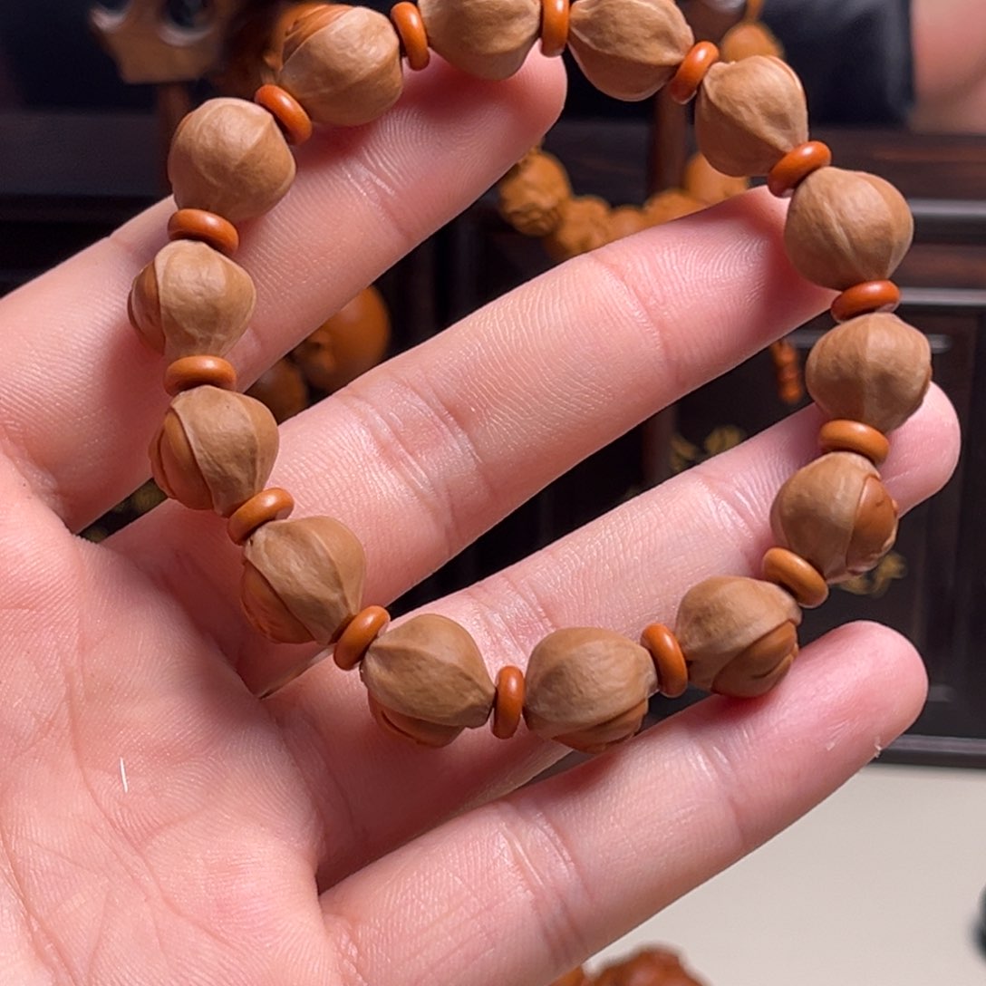 橄榄核吊坠E****d小子无相佛