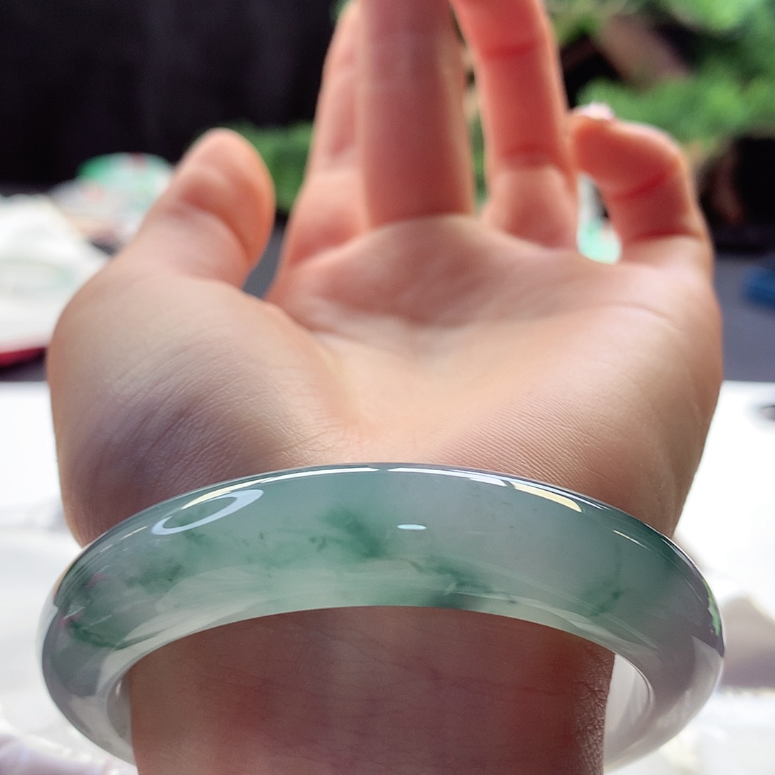 翡翠手镯未镶嵌天然翡翠55-56贯穿蓝花冰底对比大万品质