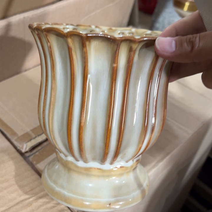陶瓷花瓶微瑕捡漏出高17口13公分