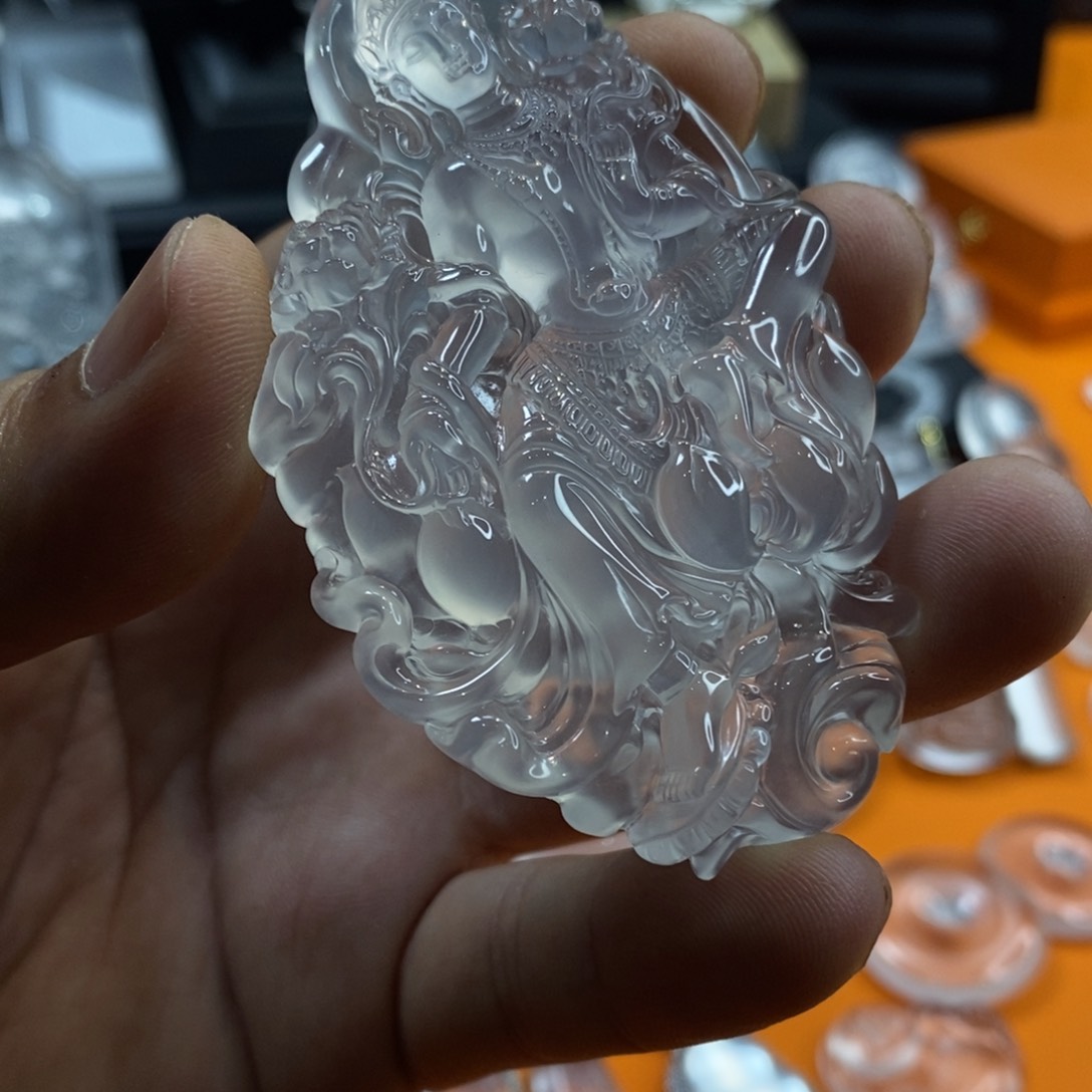 石英质玉吊坠未镶嵌观*