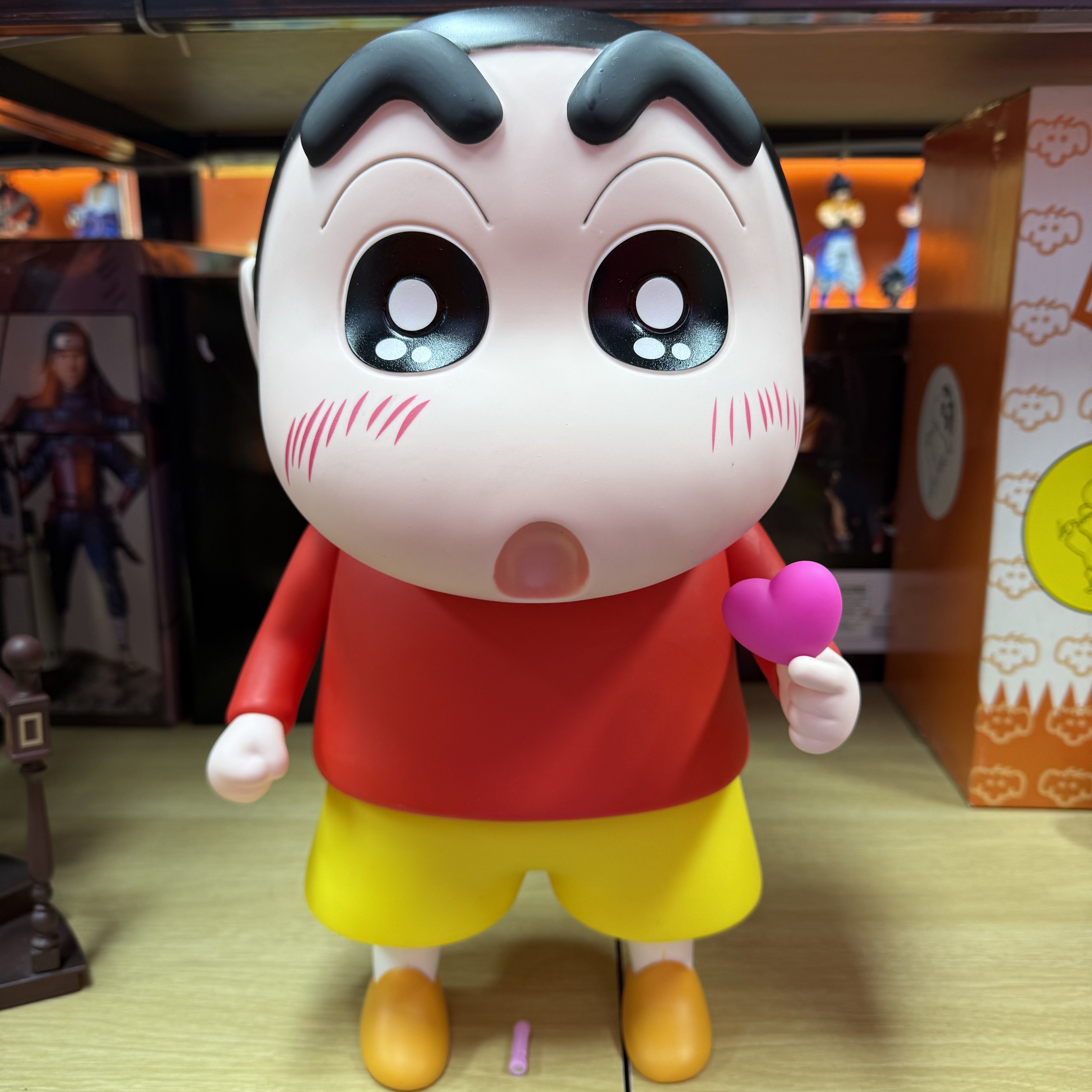 【】蜡笔小新手办发光款客厅桌面摆件潮玩搪胶公仔高约40cm