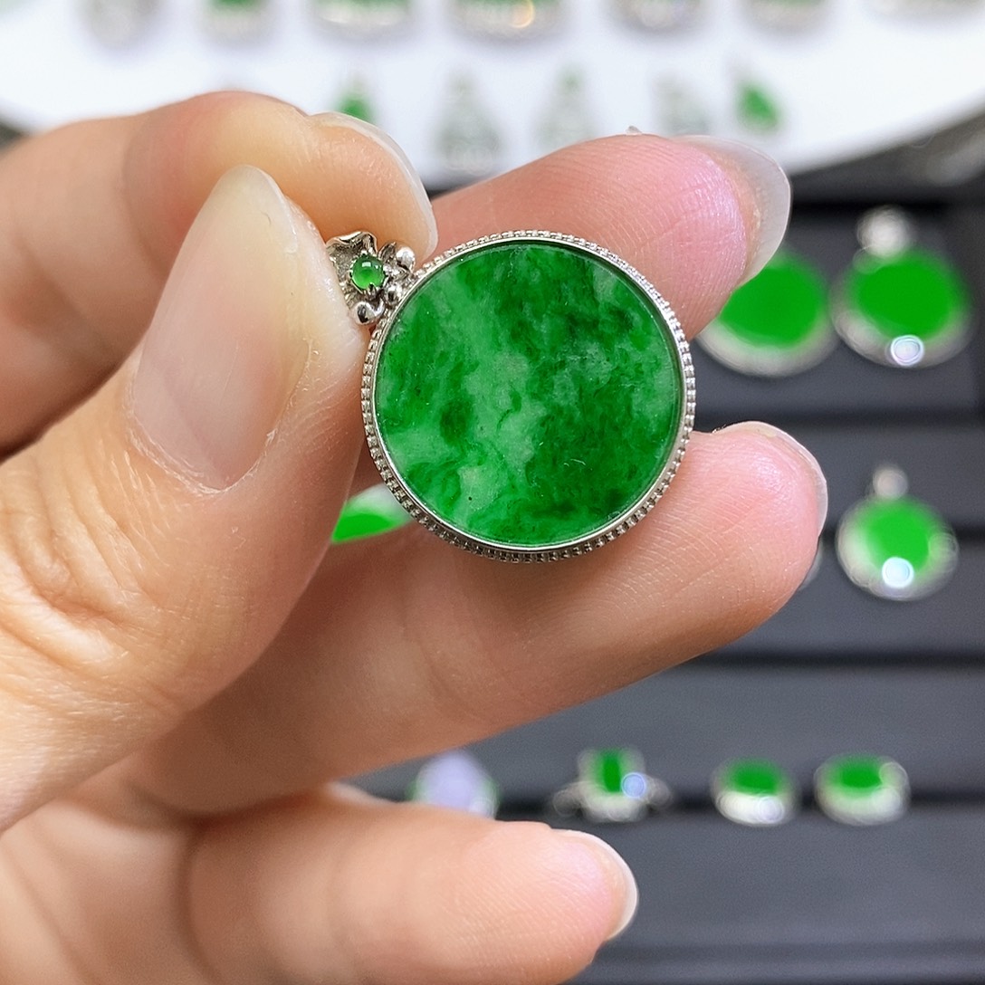 翡翠18K金镶嵌吊坠(不含链)