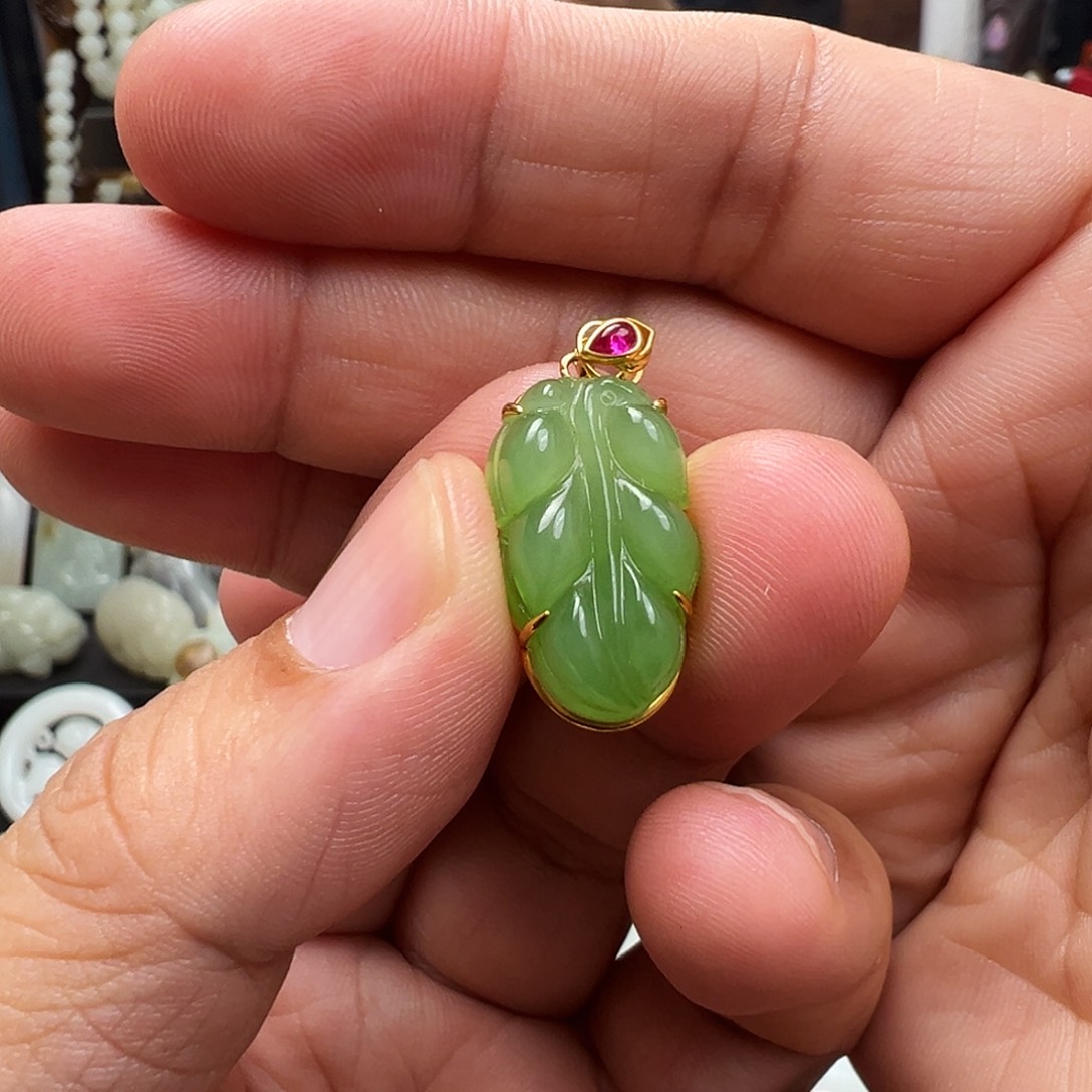 和田玉18K金镶嵌颈饰