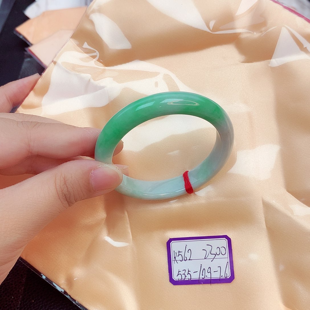 翡翠未镶嵌手镯缅甸翡翠