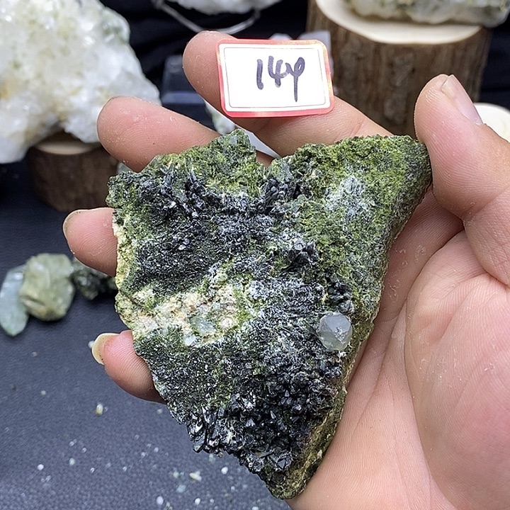 有机玻璃巴基斯坦绿莲石水晶共生144