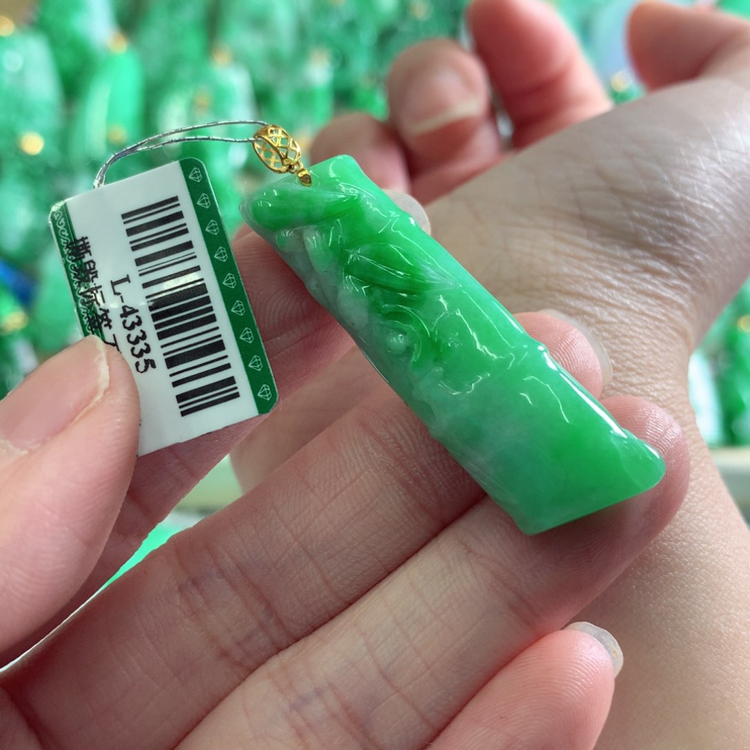 翡翠吊坠(不含链)18K金镶嵌