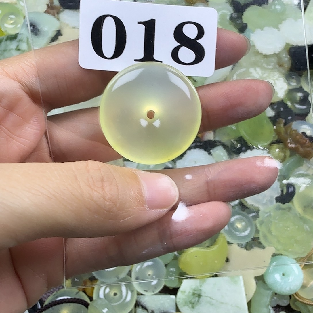 蛇纹石玉未镶嵌岫玉吊坠