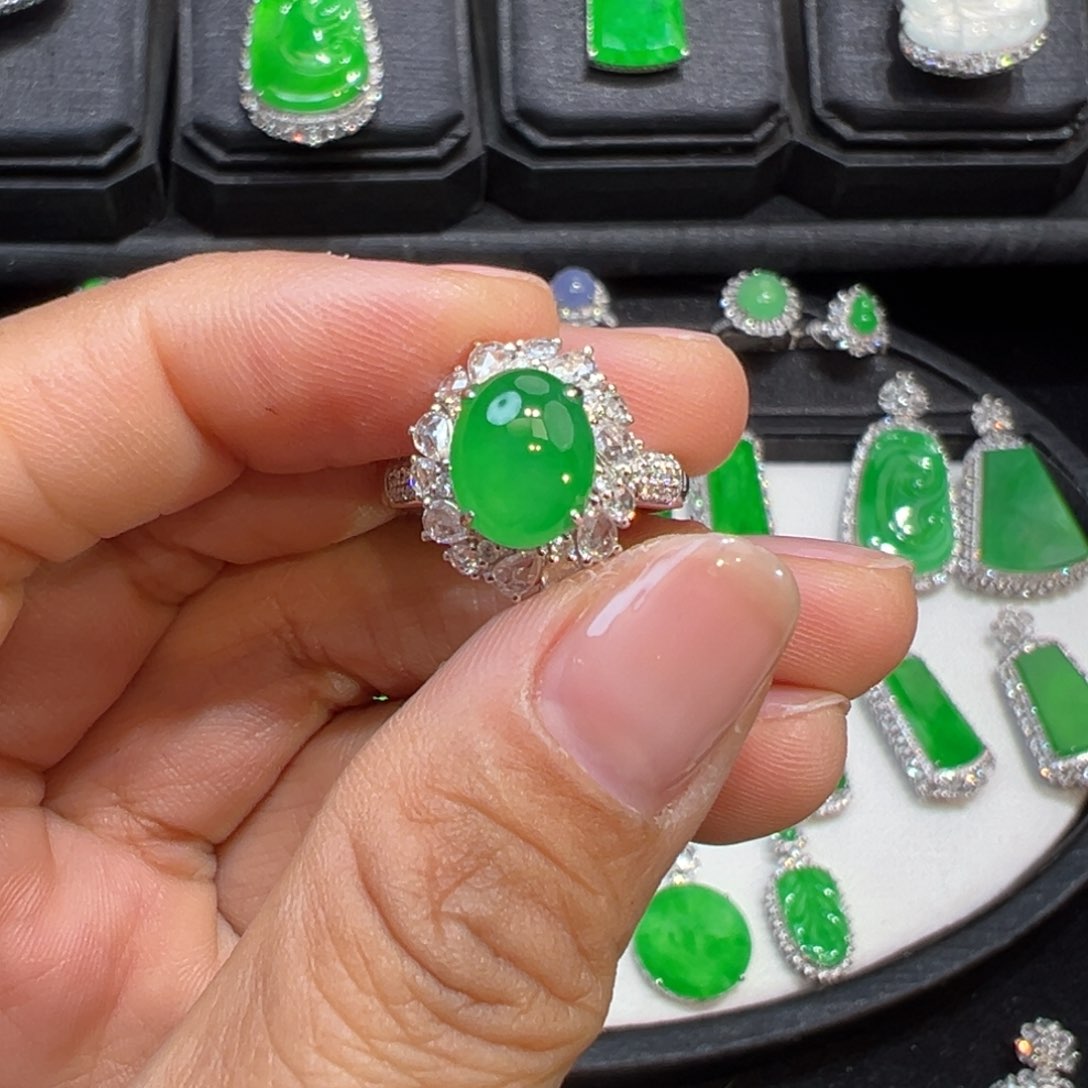 翡翠戒指18K金镶嵌P****.收到货48小时鉴赏期