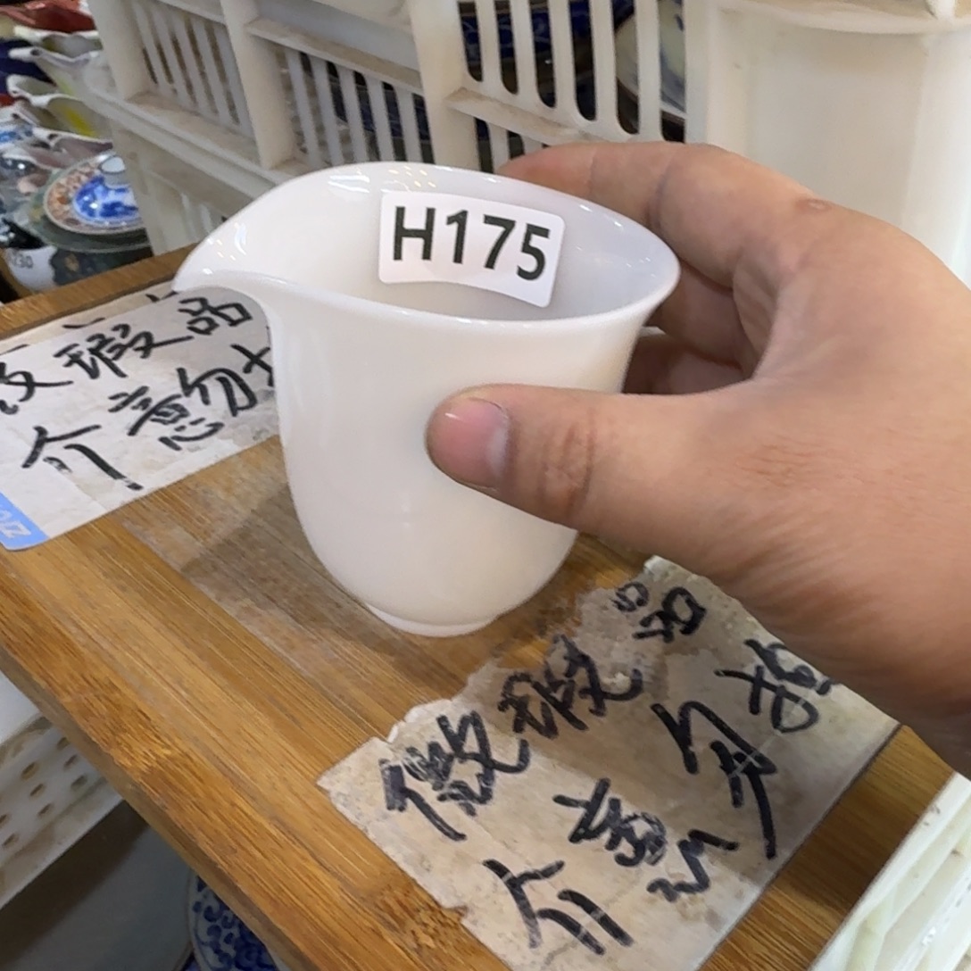 微瑕疵介意勿拍陶瓷器皿H168