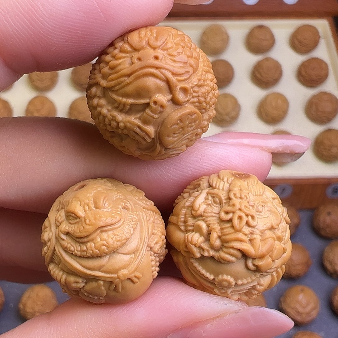 匠***伟把件猴头核桃18左右猴头核桃金蝉和三面象神全品