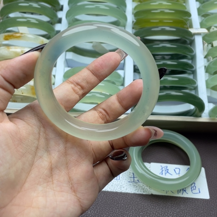·***·未镶嵌蛇纹石玉手镯
