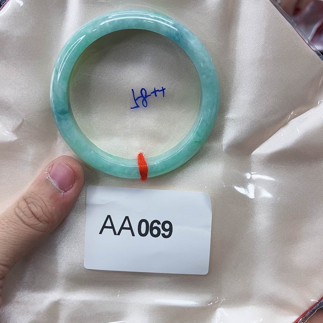 翡翠手镯未镶嵌多样性