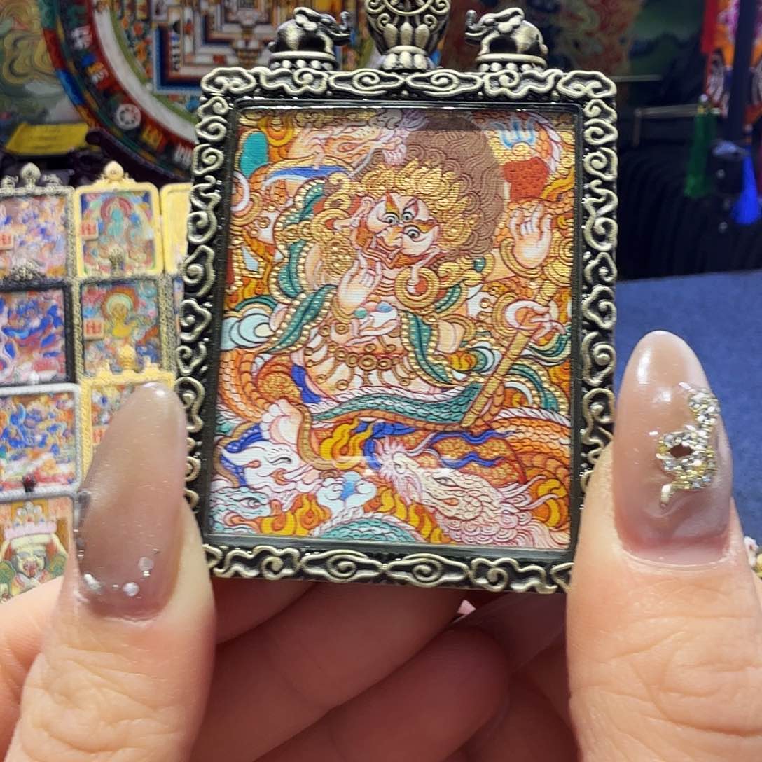 装裱画K***?白六臂带壳子