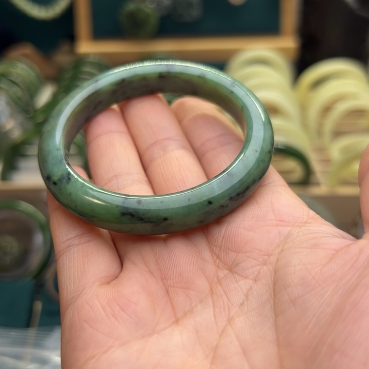 和田玉手镯未镶嵌53.9圈围3764