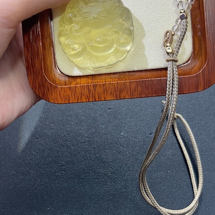 未镶嵌颈饰水晶天然黄水晶雕刻牌