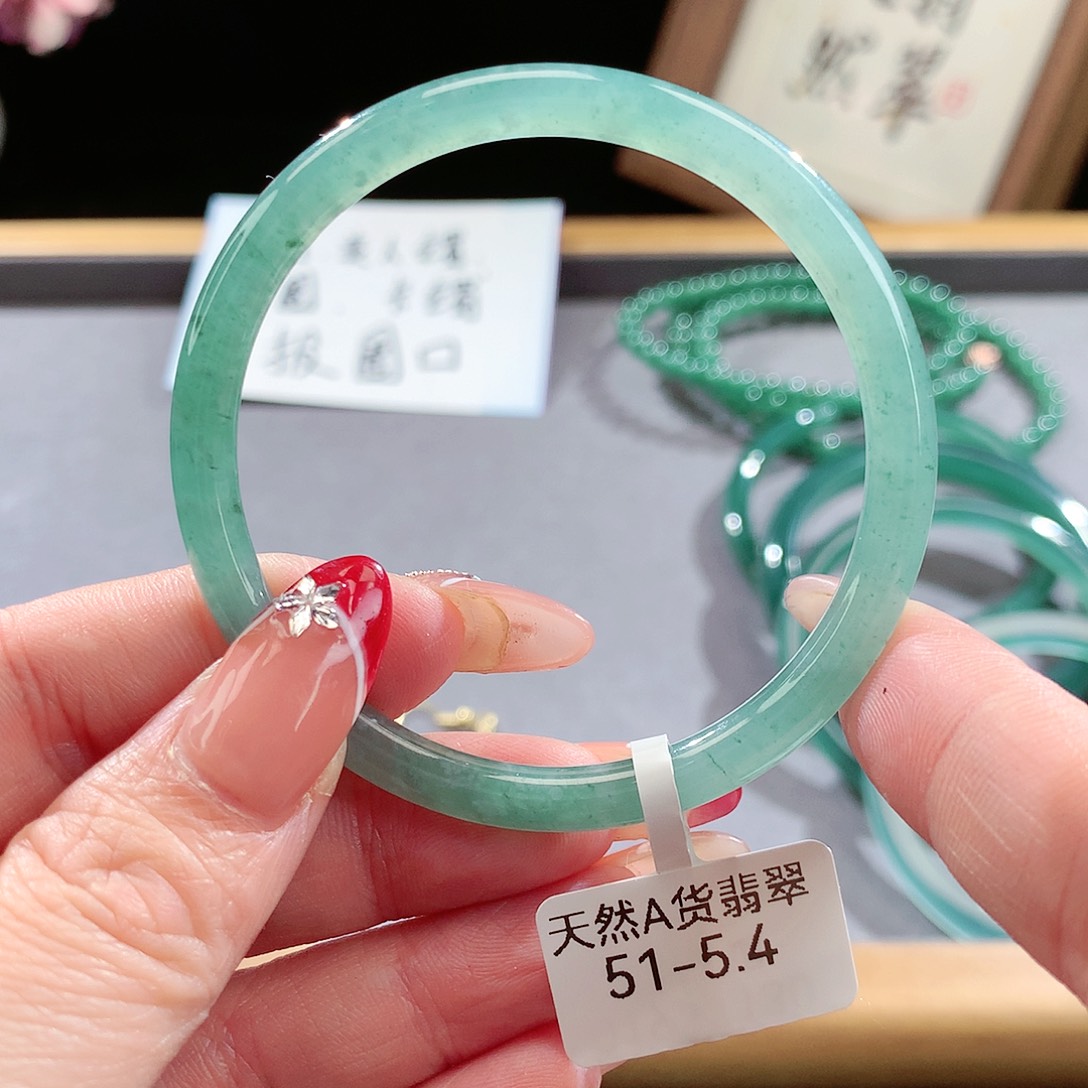 翡翠手镯（圆镯）未镶嵌