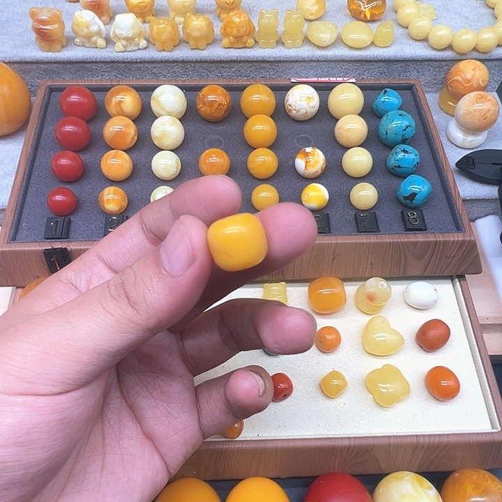 琥珀未镶嵌裸石鸡油黄老型