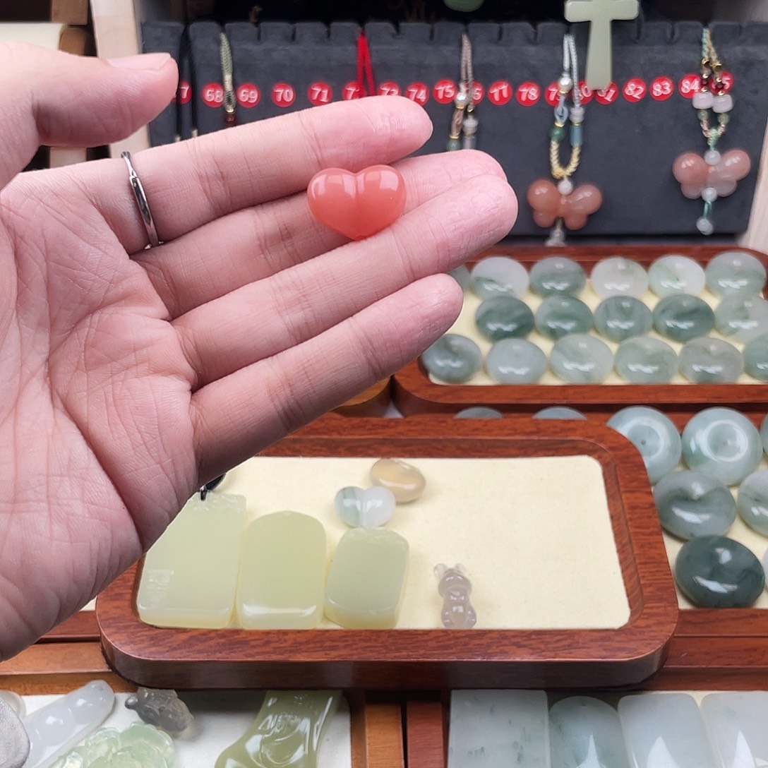 *****石英质玉未镶嵌颈饰