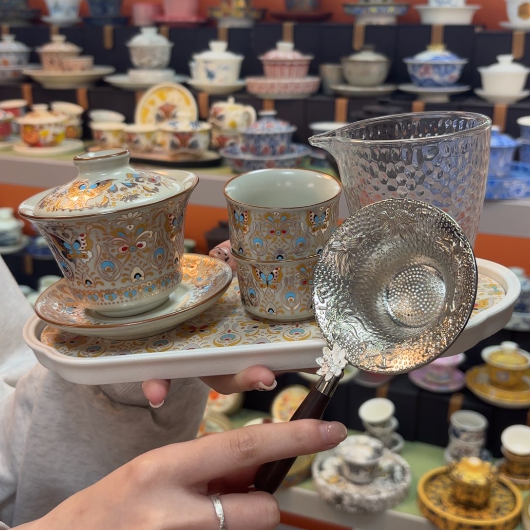 盖碗和杯子等的一套班子