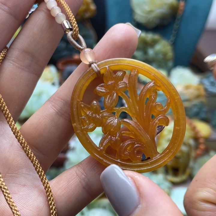 蛇纹石玉未镶嵌颈饰