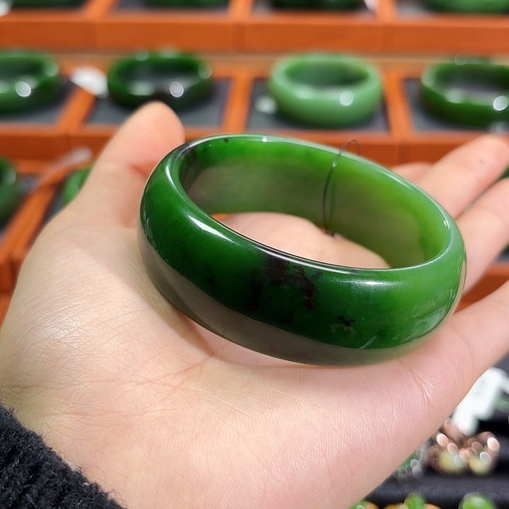 和田玉（碧玉）未镶嵌手镯