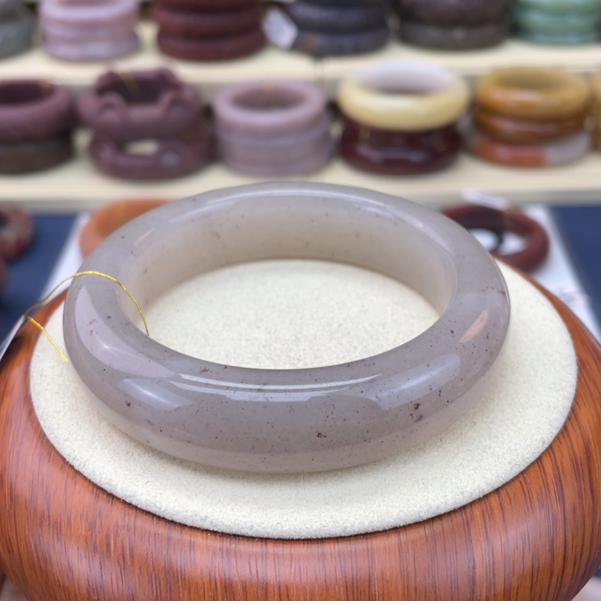 【闪购商品】石英质玉手镯未镶嵌