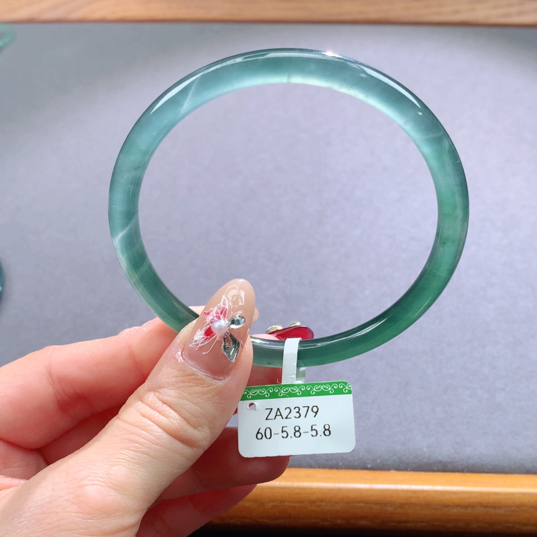 翡翠手镯未镶嵌天然翡翠手镯叮当镯