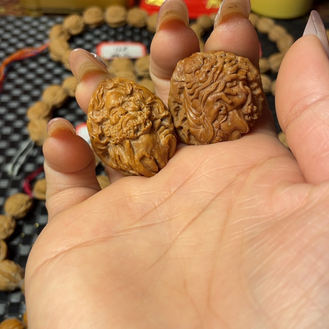 ****8核桃核桃雕刻手把件