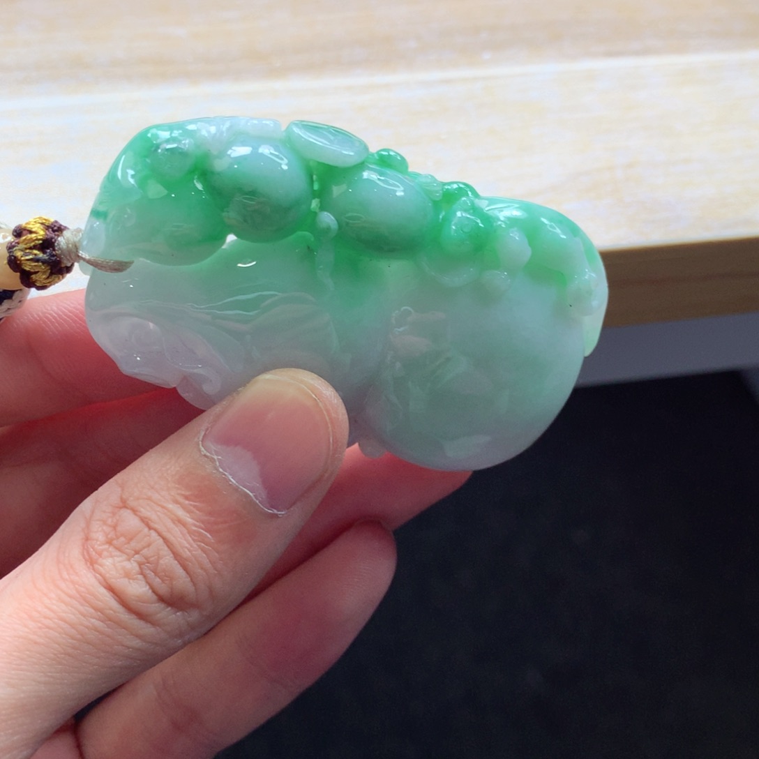 翡翠颈饰未镶嵌吊坠