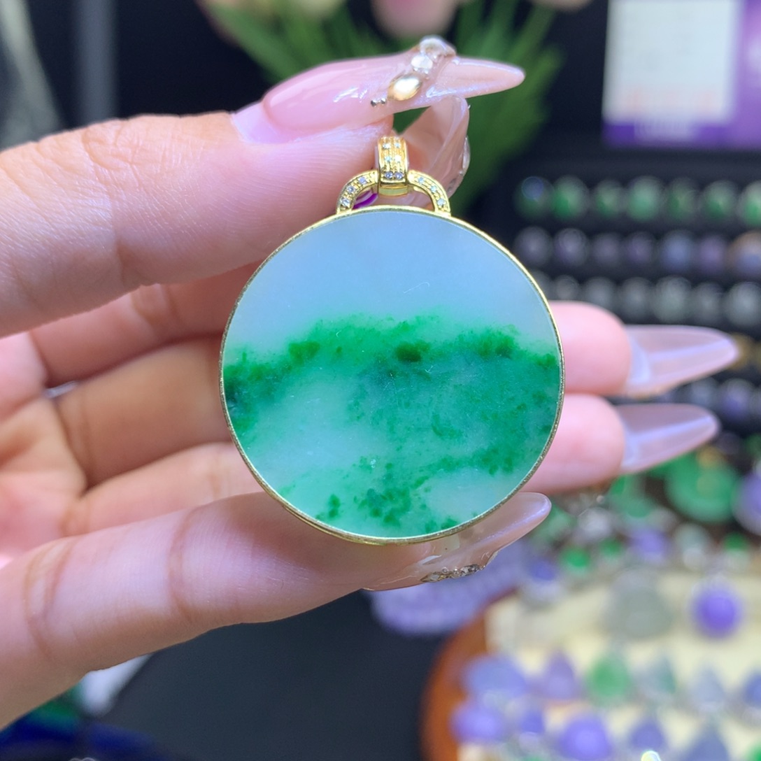 翡翠18K金镶嵌颈饰天然