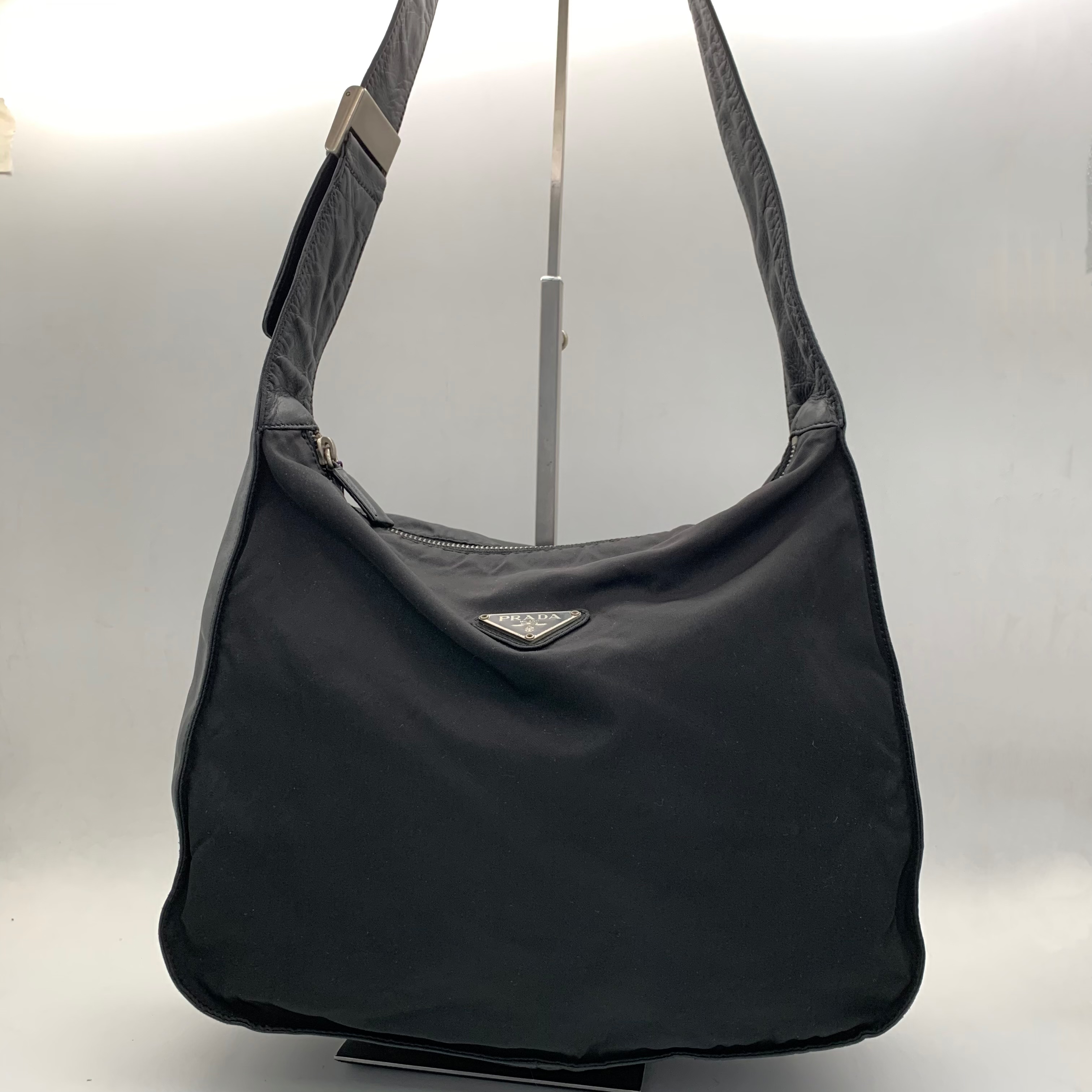 95新 Prada/普拉达 Prada三角标挎包拼皮hobo