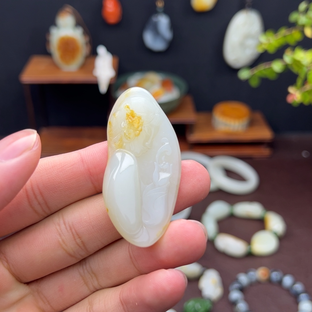 和田玉未镶嵌吊坠(不含链)和田玉金斑玉影侍女传情