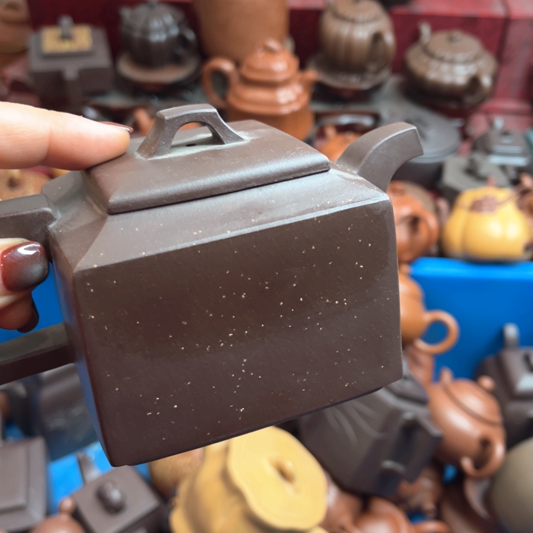 紫砂茶壶…………………………瑕疵