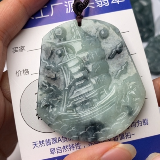 翡翠颈饰未镶嵌翡翠