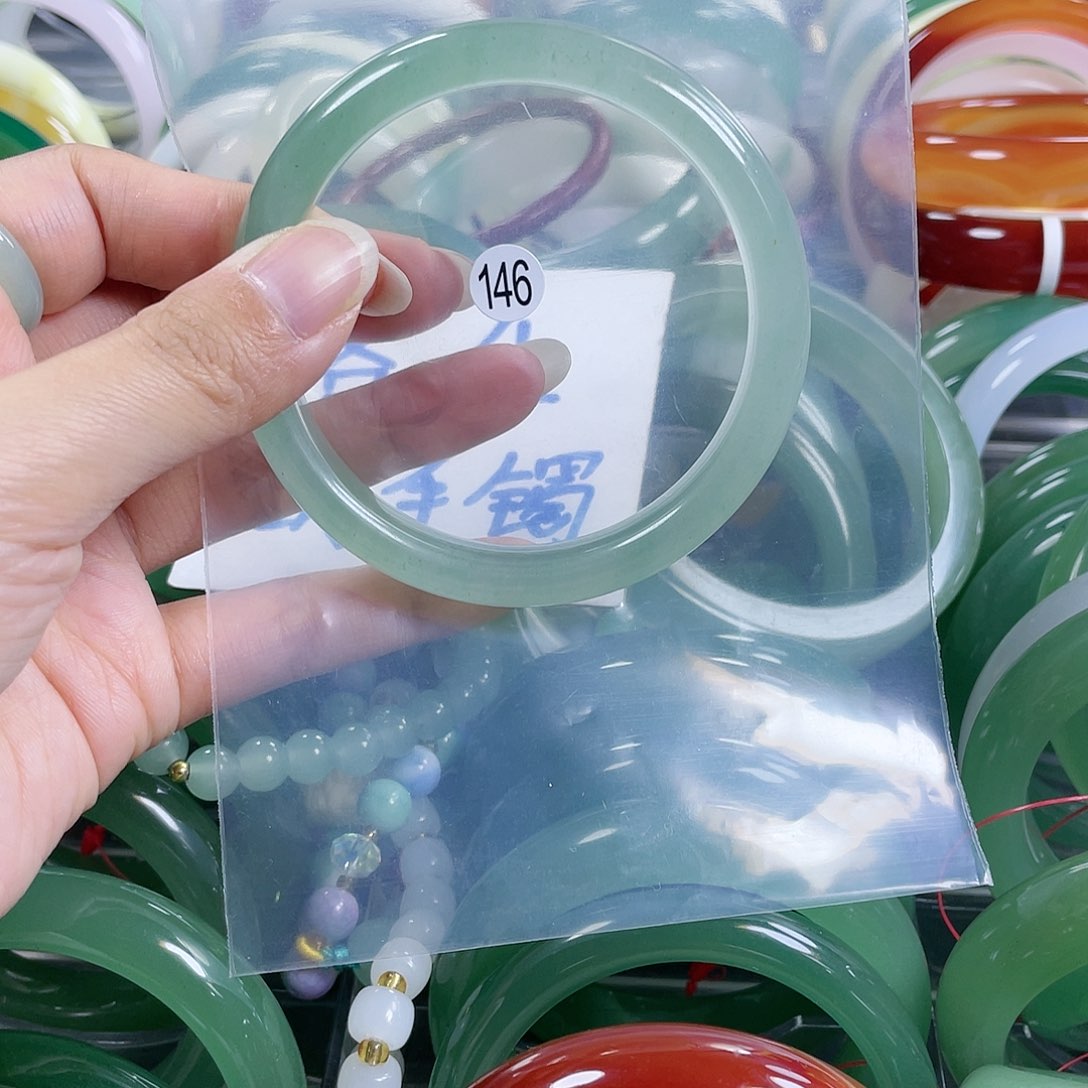 石英质玉手镯未镶嵌60