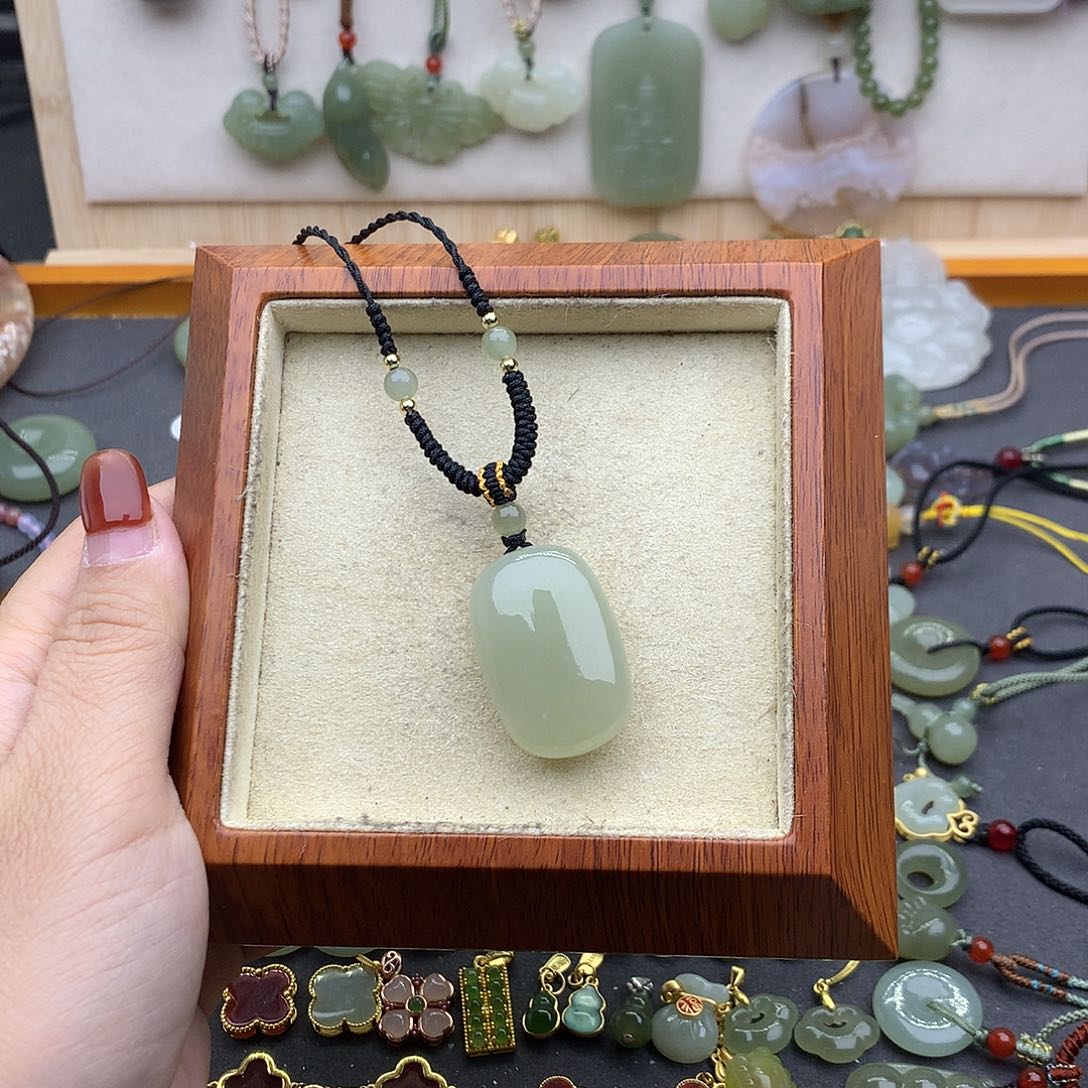 和田玉吊坠(不含链)未镶嵌