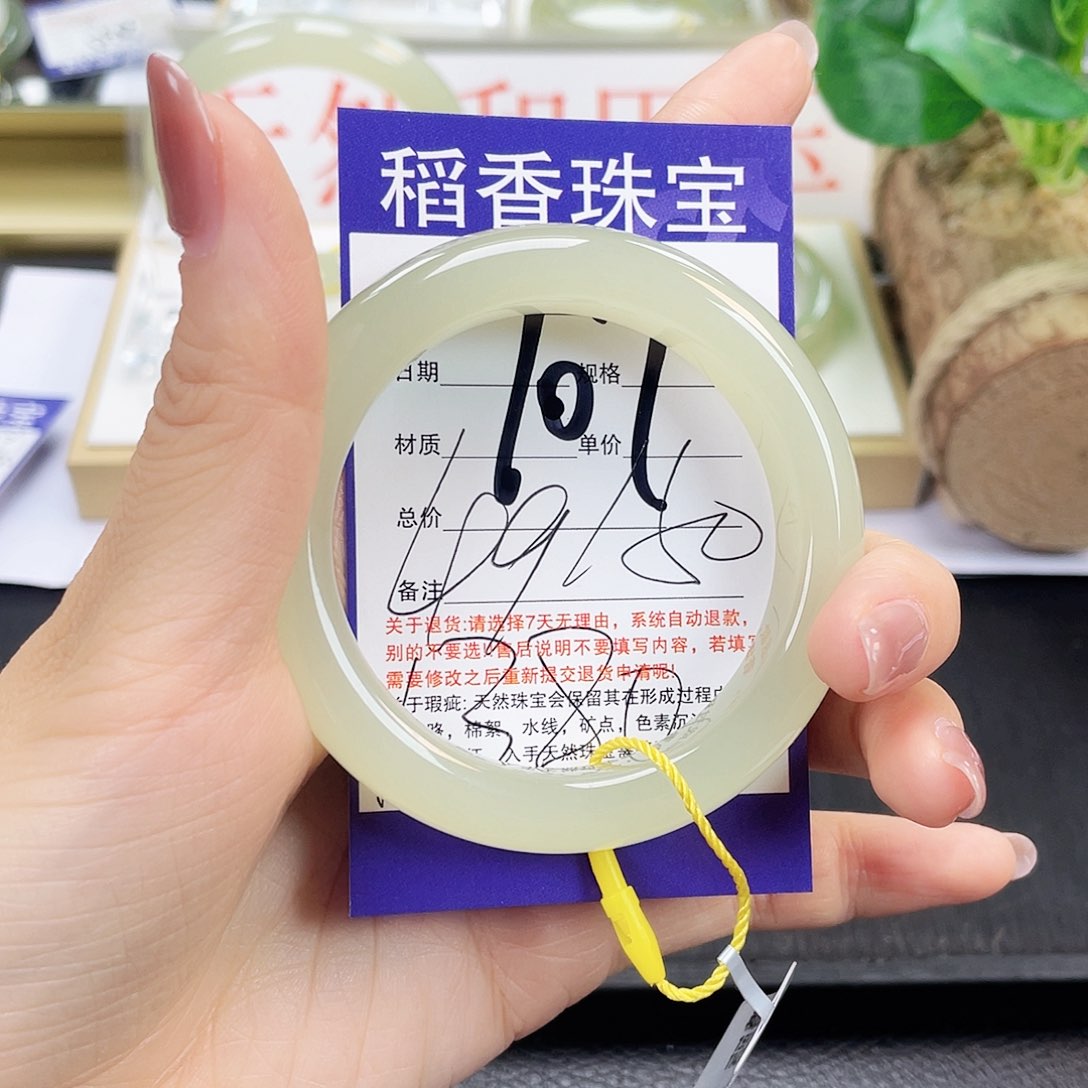 和田玉手镯未镶嵌
